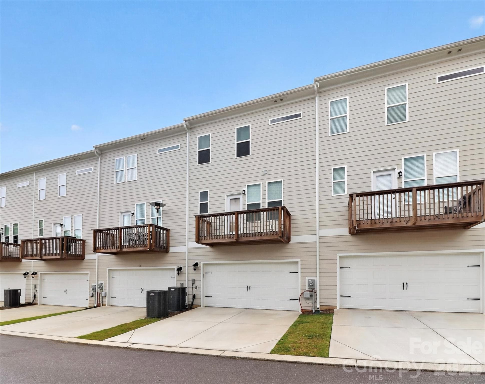 Townhouse at 309 Cramerton Mills Parkway, Cramerton, photo 37 of 40