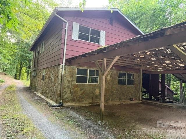 Single Family Residence at 116 Heavenly View Drive, Sylva, photo 2 of 13