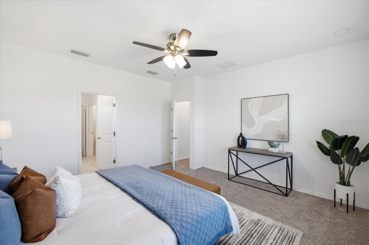 Large 13'11" x 14'6" Primary Bedroom - 5718 LOS ROBLES CT, PALMETTO