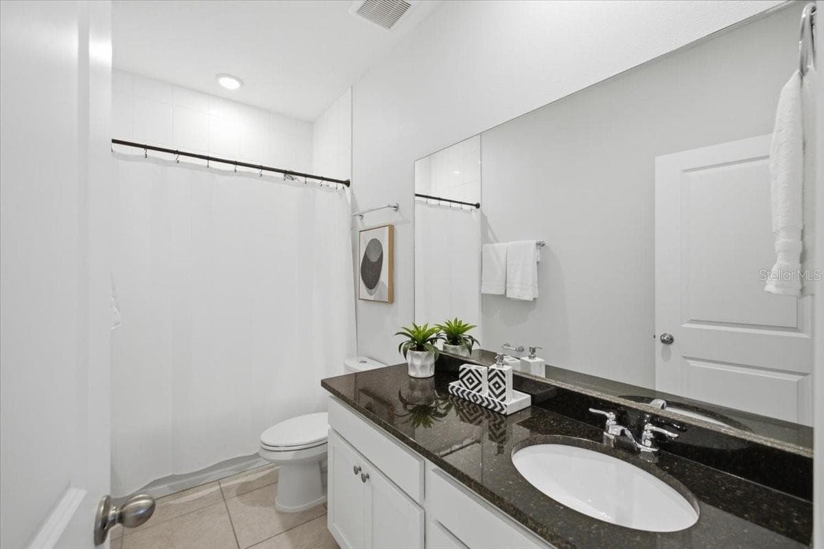 Upstairs, Spacious Guest Bath w/ Shower/Tub Combo - 5718 LOS ROBLES CT, PALMETTO