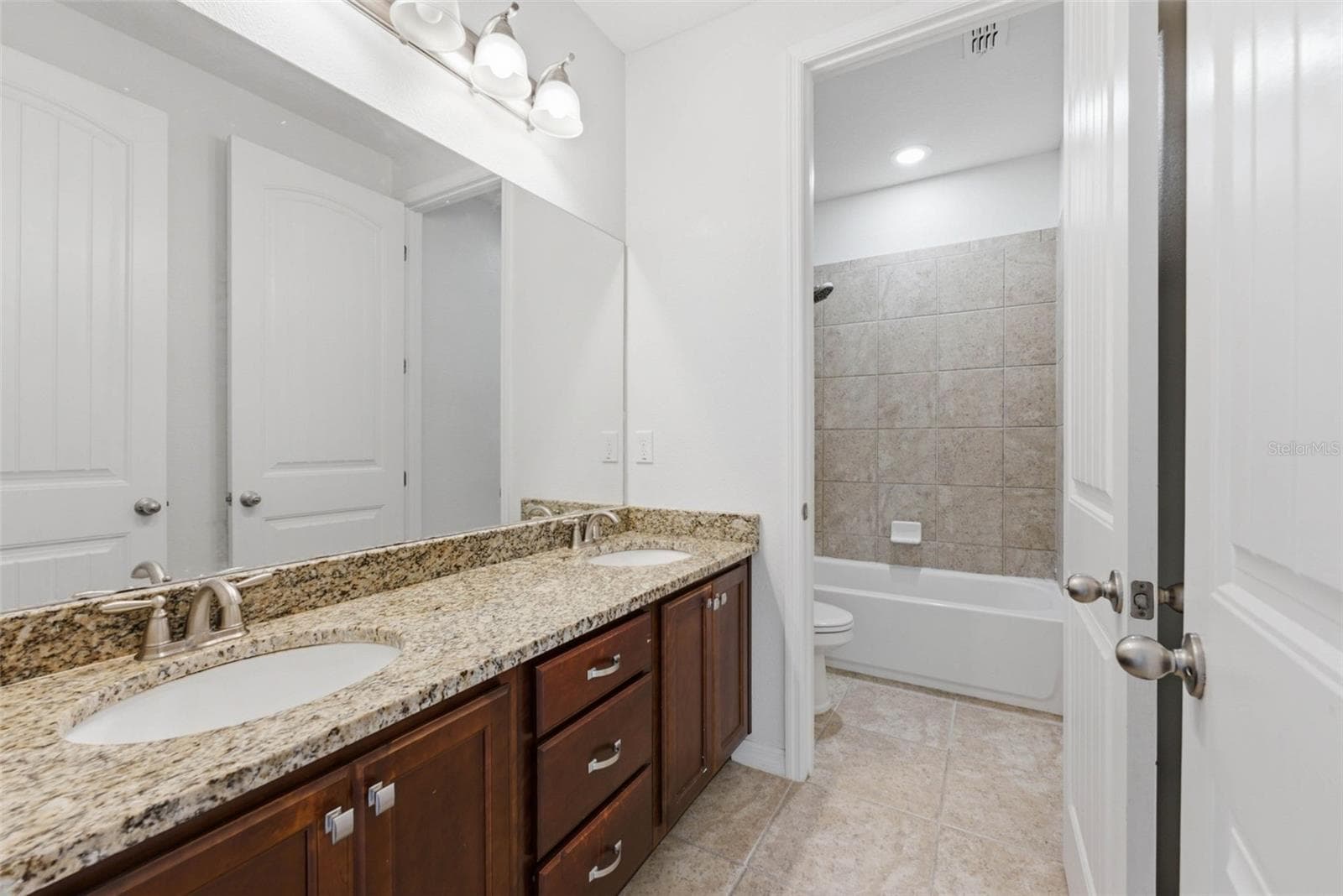 Single Family Residence at 13786 SUMMER HARBOR CT, WINDERMERE, photo 30 of 72