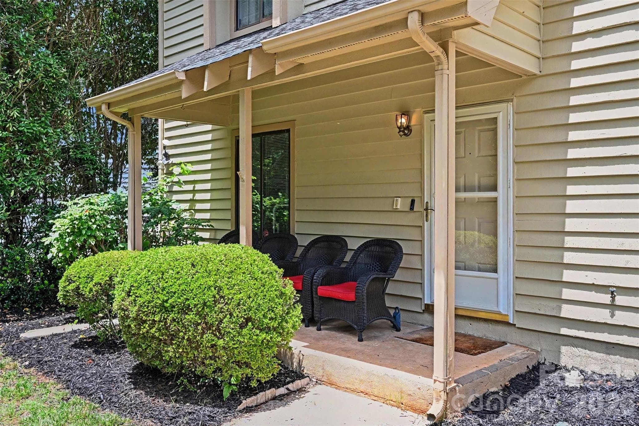 Single Family Residence at 611 Mattingwood Drive, Charlotte, photo 4 of 29