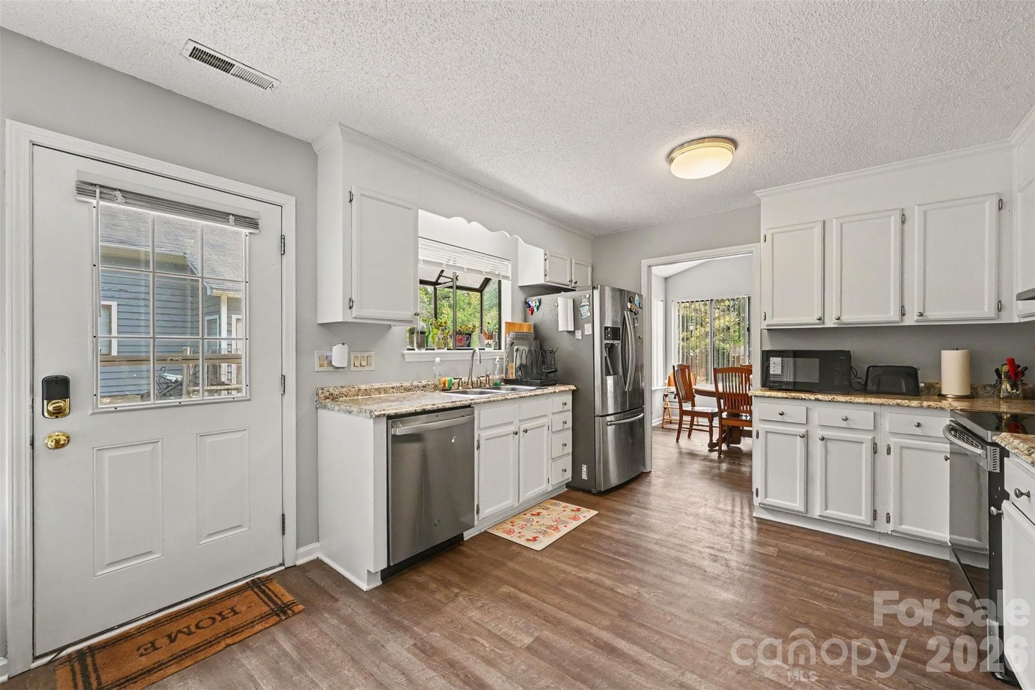 Single Family Residence at 611 Mattingwood Drive, Charlotte, photo 12 of 29