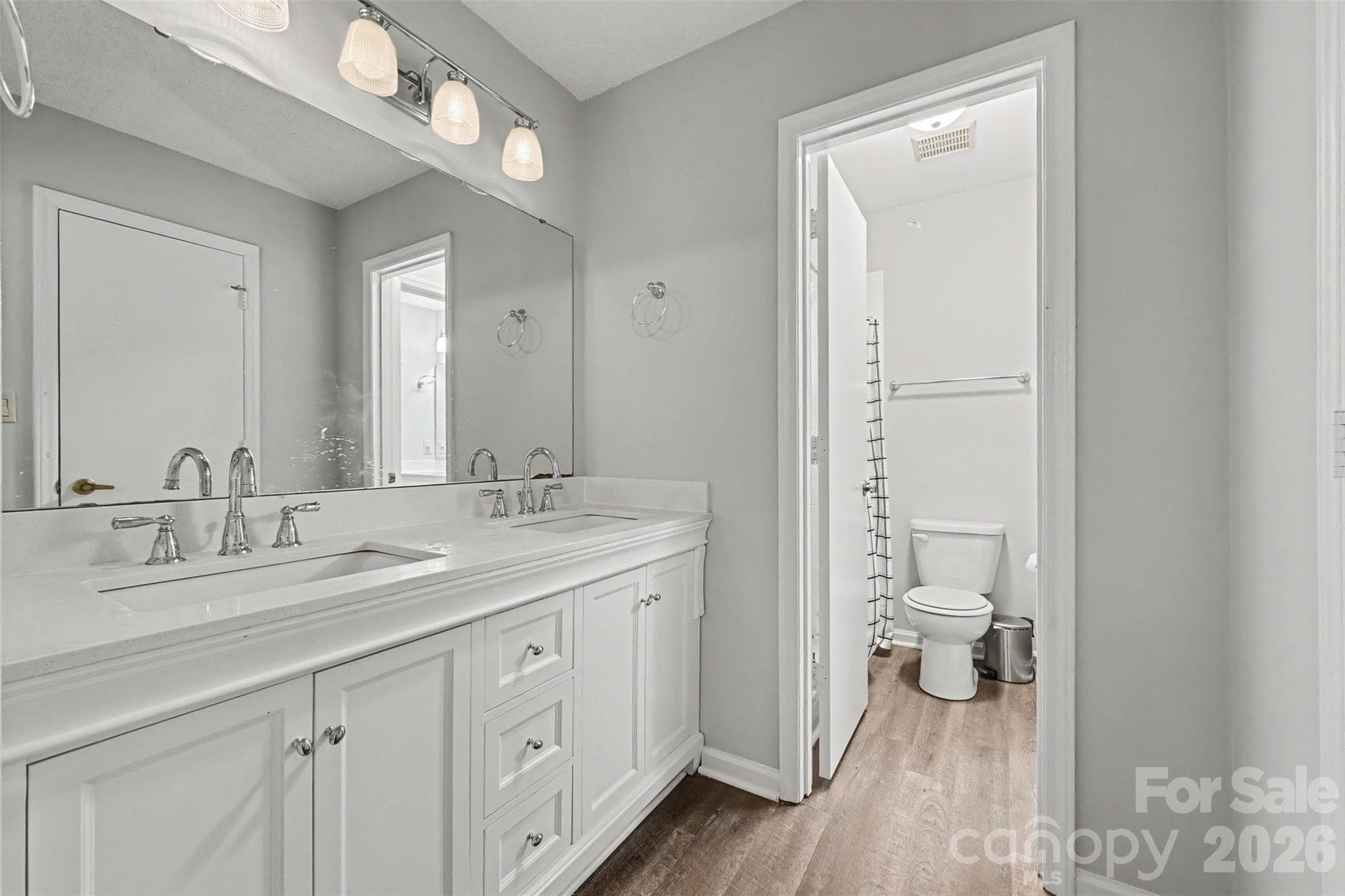 Single Family Residence at 611 Mattingwood Drive, Charlotte, photo 16 of 29
