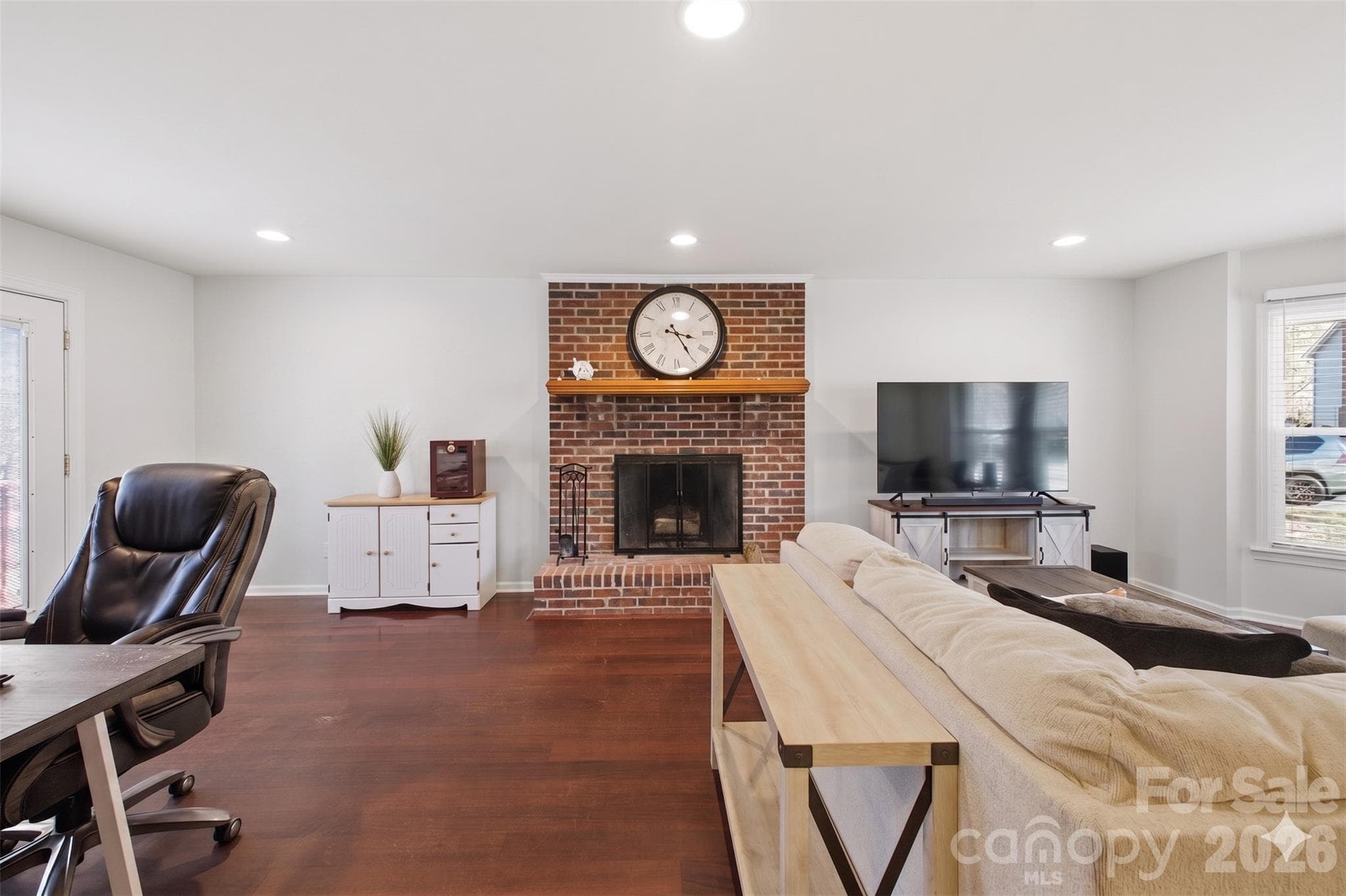 (Popcorn ceilings digitally removed to reflect pop-corn ceiling physically being removed in home) - 109 Elk Court, Mount Holly