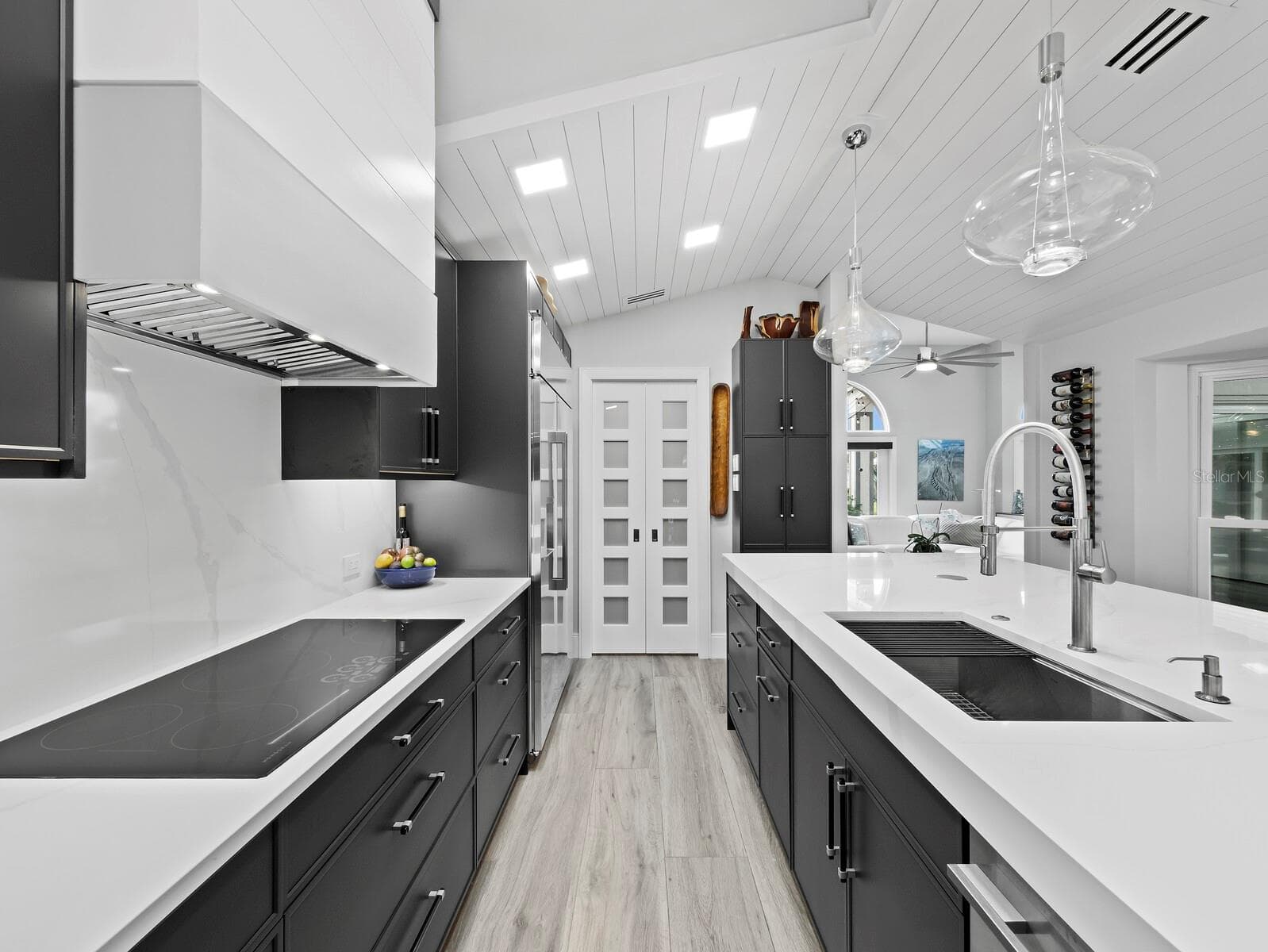 Kitchen & Island - 206 FOUR KNOT LN, OSPREY