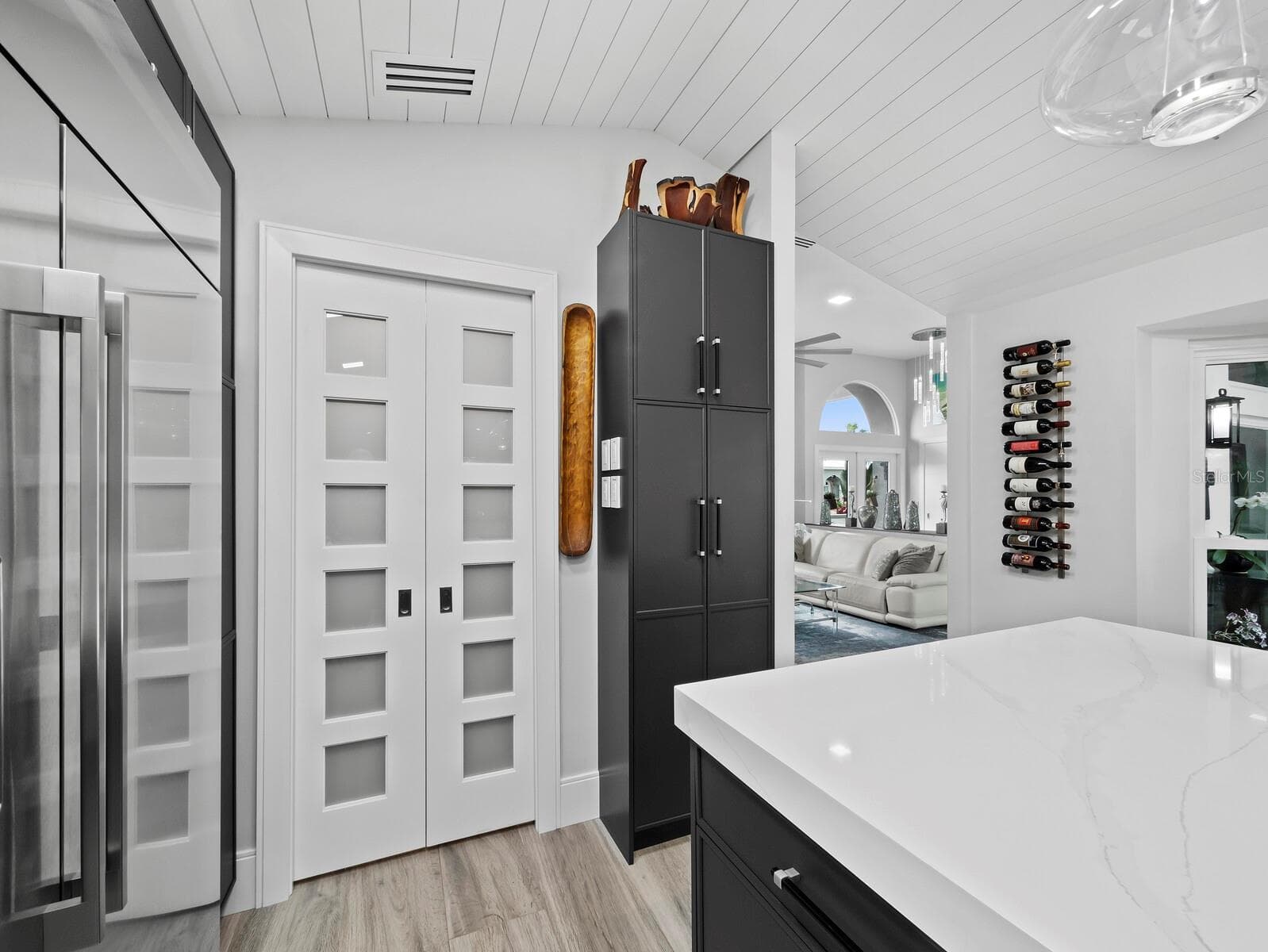pocket doors to laundry, coffee bar with sink and floor to ceiling cabinets - 206 FOUR KNOT LN, OSPREY