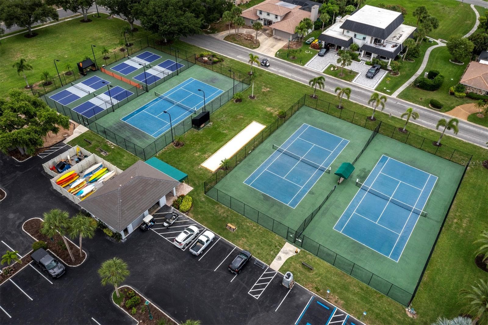 paddle board and kayak Storage for rent - pickleball and tennis courts - 206 FOUR KNOT LN, OSPREY