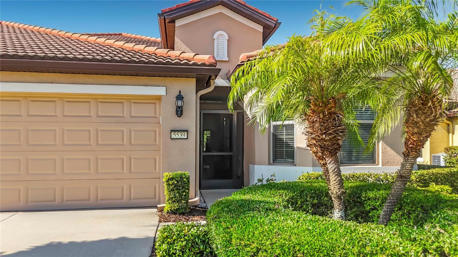 Villa at 5539 SUNSET FALLS DR, APOLLO BEACH, photo 2 of 49