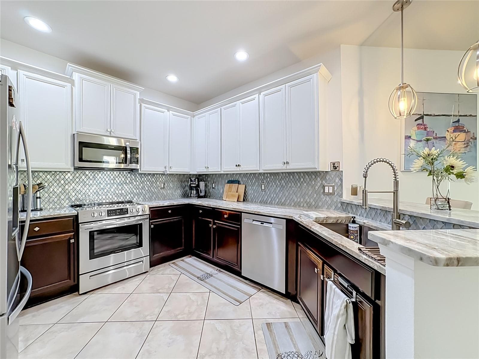 Villa at 5539 SUNSET FALLS DR, APOLLO BEACH, photo 9 of 49