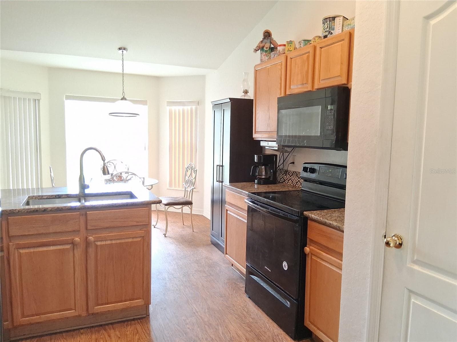 kitchen - 6759 ASHBURY DR, LAKELAND
