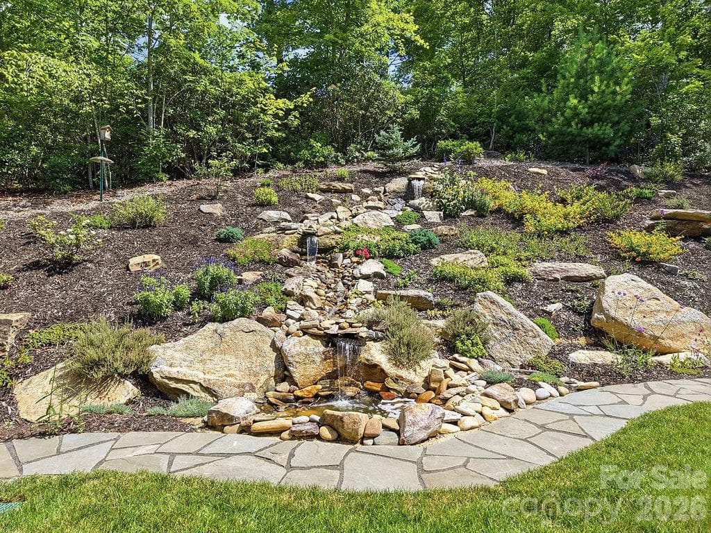 Single Family Residence at Hendersonville, photo 3 of 48