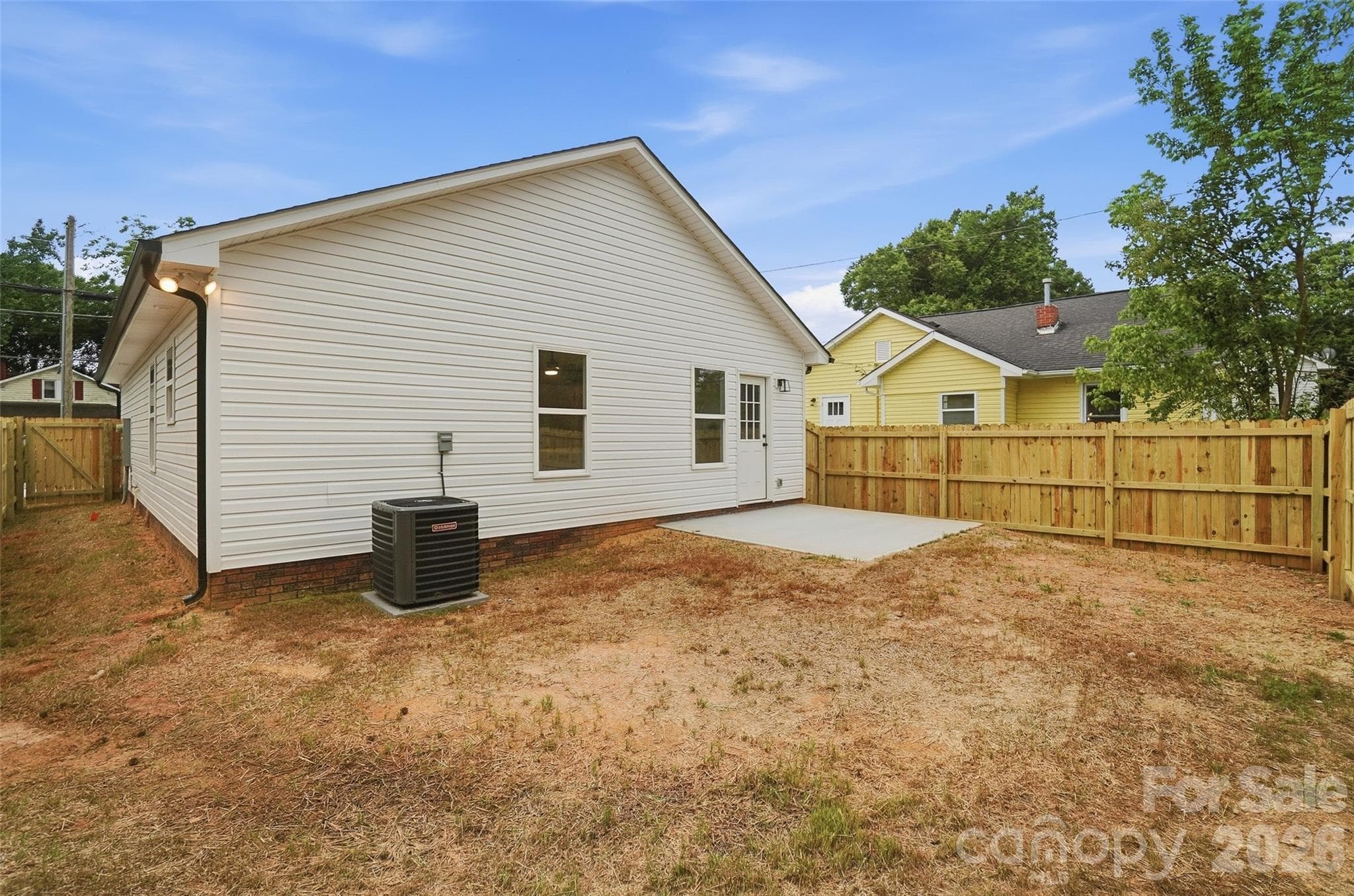 Large backyard - Kannapolis