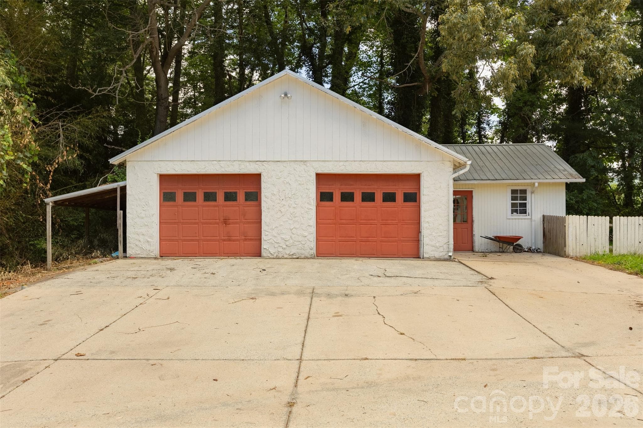2 Car Garage - Hendersonville