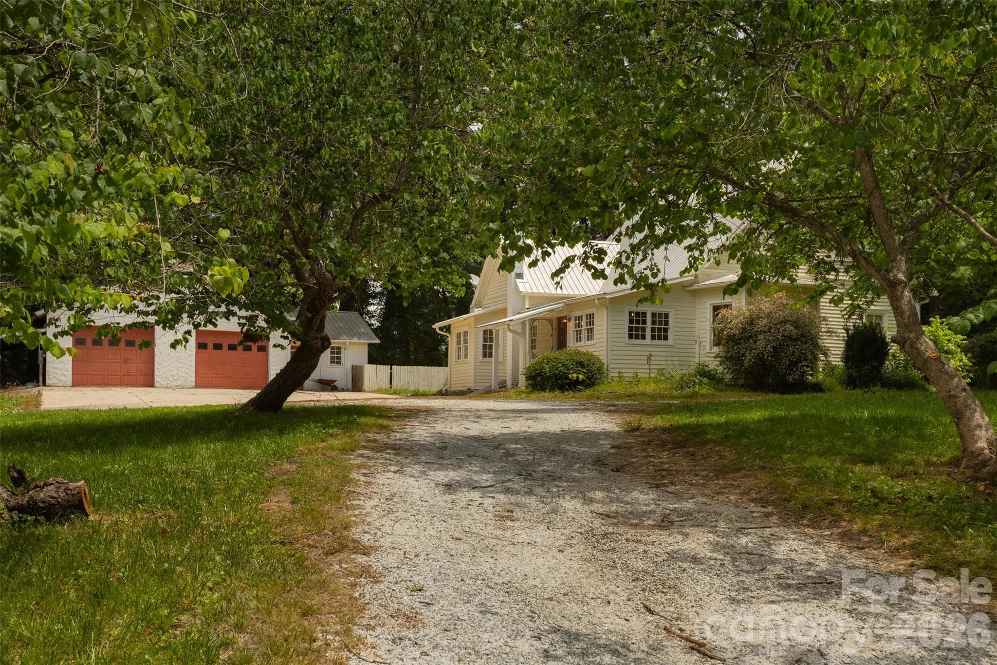 Single Family Residence at Hendersonville, photo 6 of 45