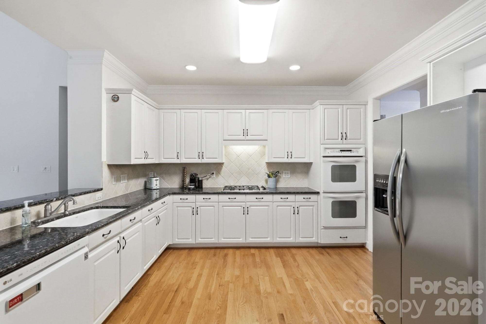 Single Family Residence at 13101 Darby Chase Drive, Charlotte, photo 10 of 37
