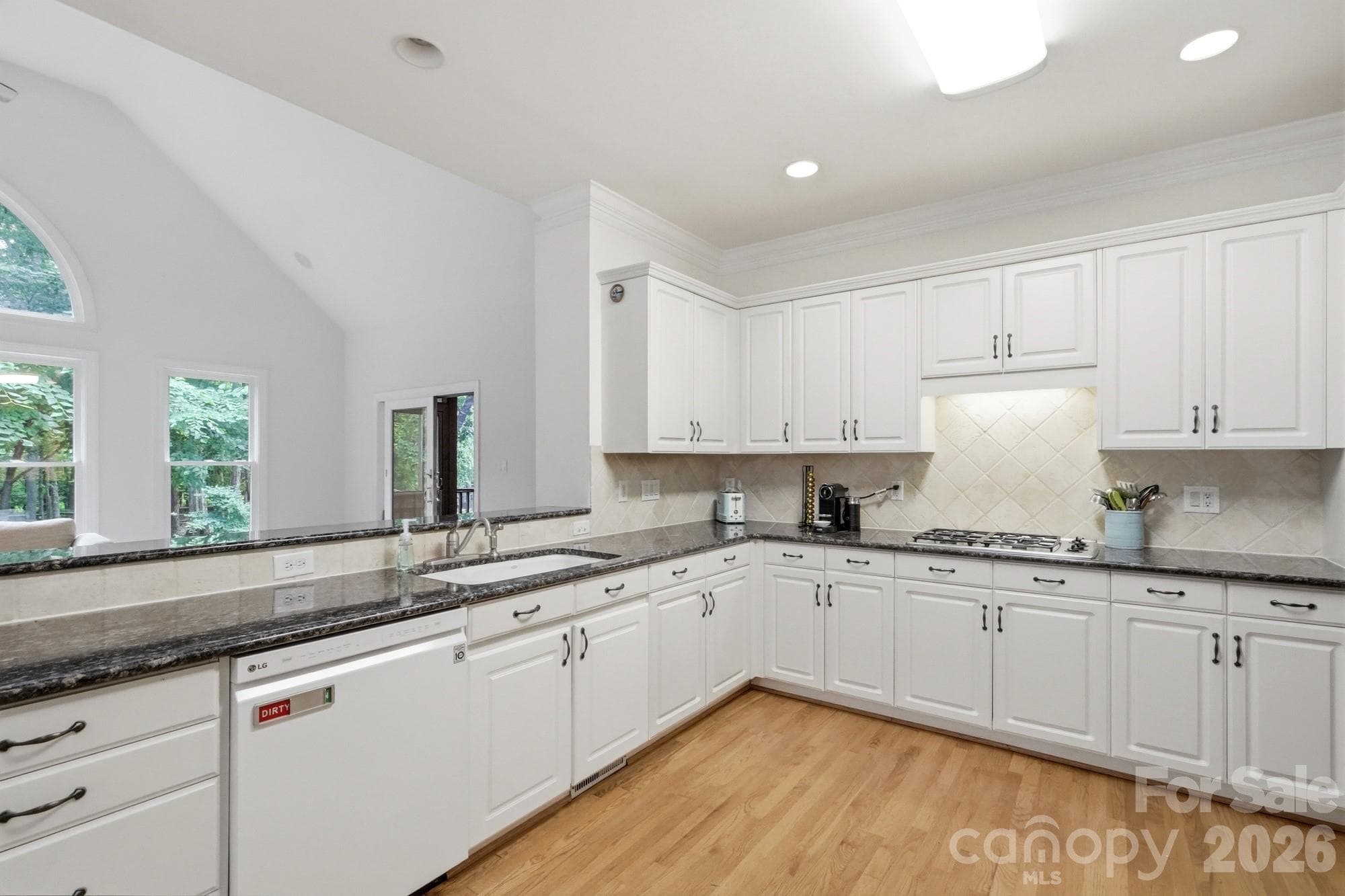 Single Family Residence at 13101 Darby Chase Drive, Charlotte, photo 11 of 37