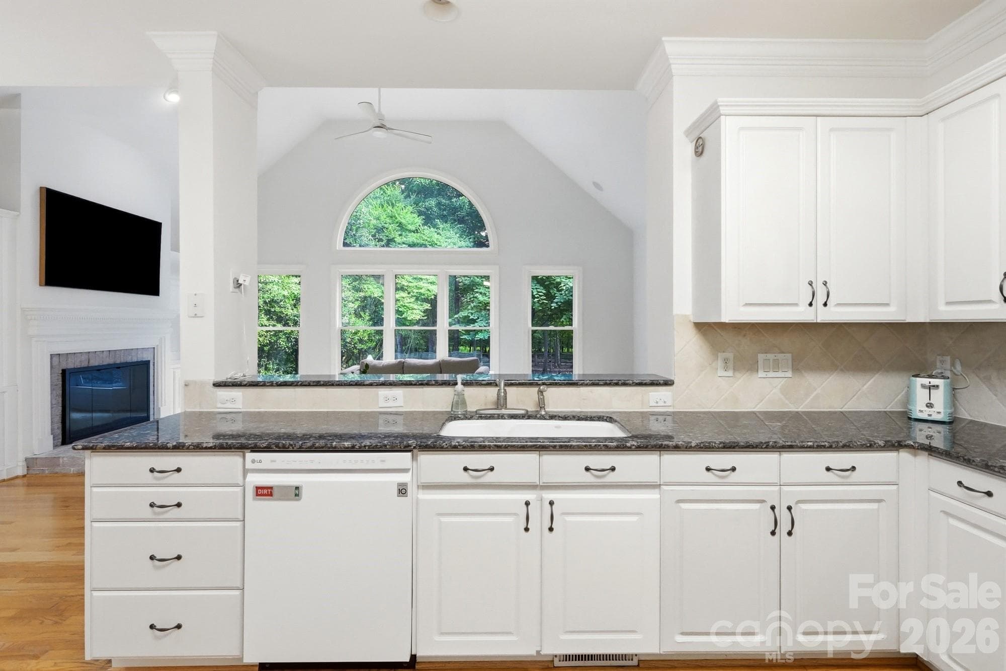 Single Family Residence at 13101 Darby Chase Drive, Charlotte, photo 12 of 37