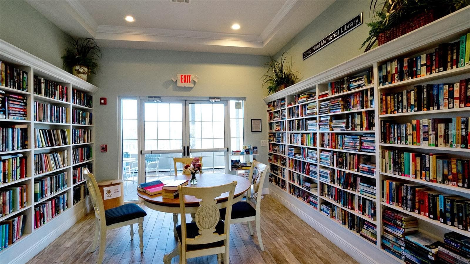 LARGE LIBRARY IN THE CLUBHOUSE - 506 WOODSTORK CIR, BRADENTON
