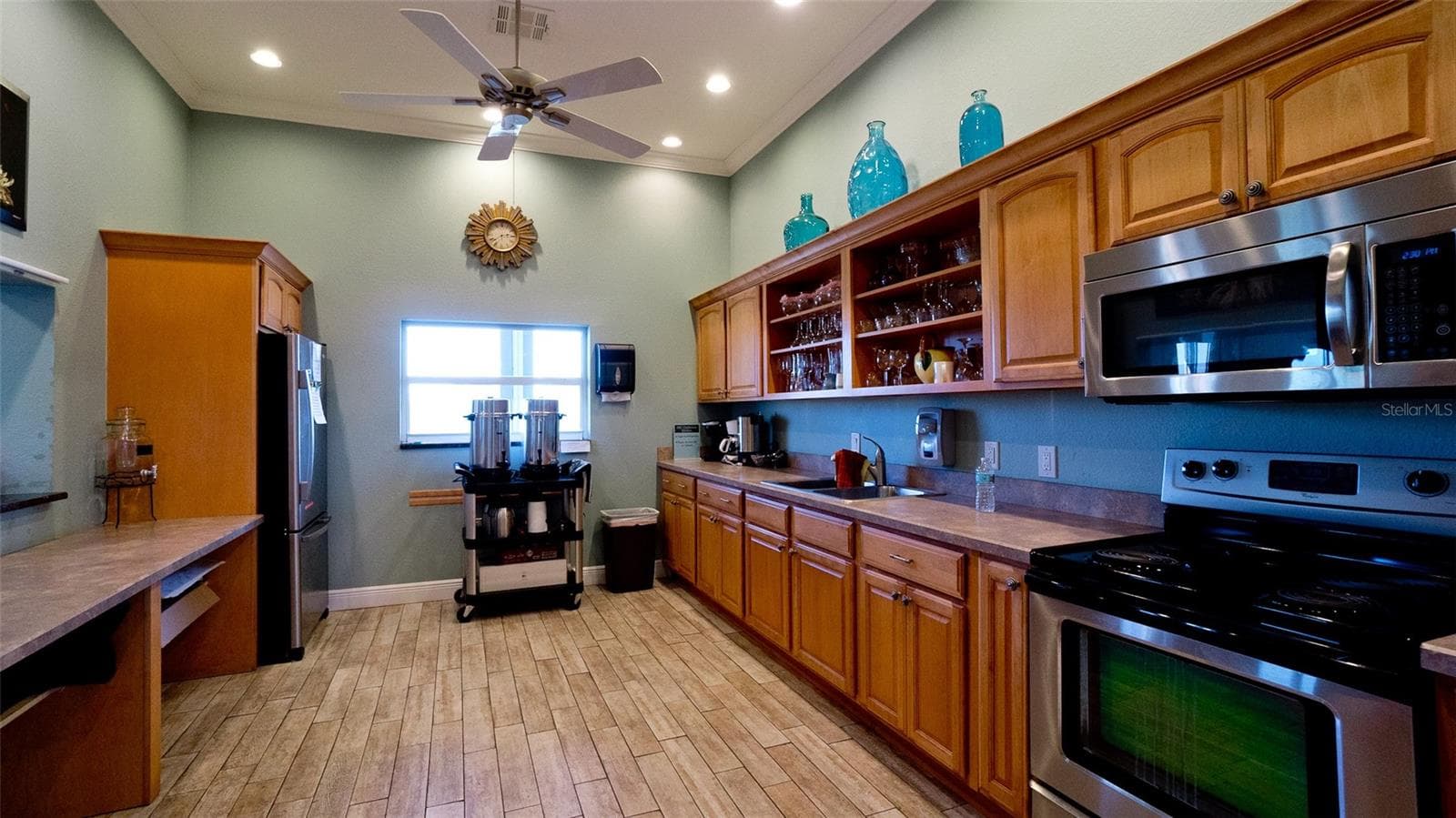 CATERING KITCHEN IN THE CLUBHOUSRE - 506 WOODSTORK CIR, BRADENTON