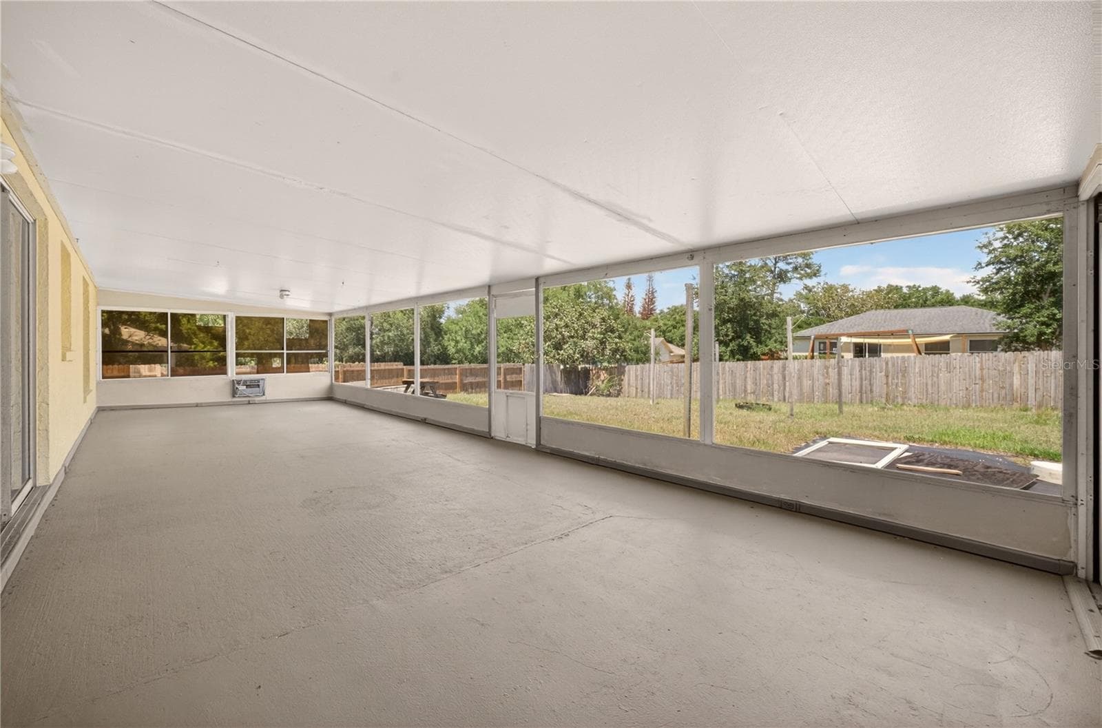 Oversized BACK PORCH - 10810 CRESCENDO LOOP, CLERMONT