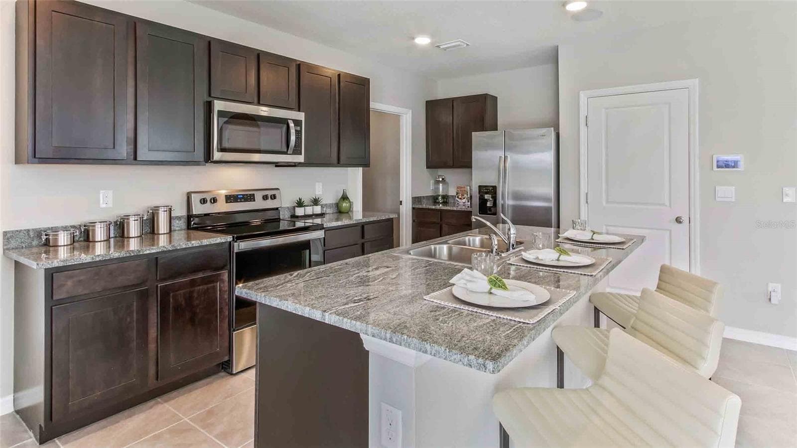 Single Family Residence at 32370 WEATHERED OAK DR, WESLEY CHAPEL, photo 4 of 17