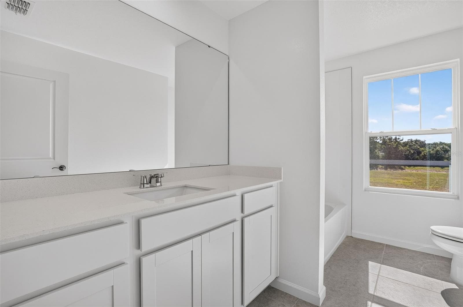 Secondary Bath - 5628 SKYLIGHT WAY, PALMETTO