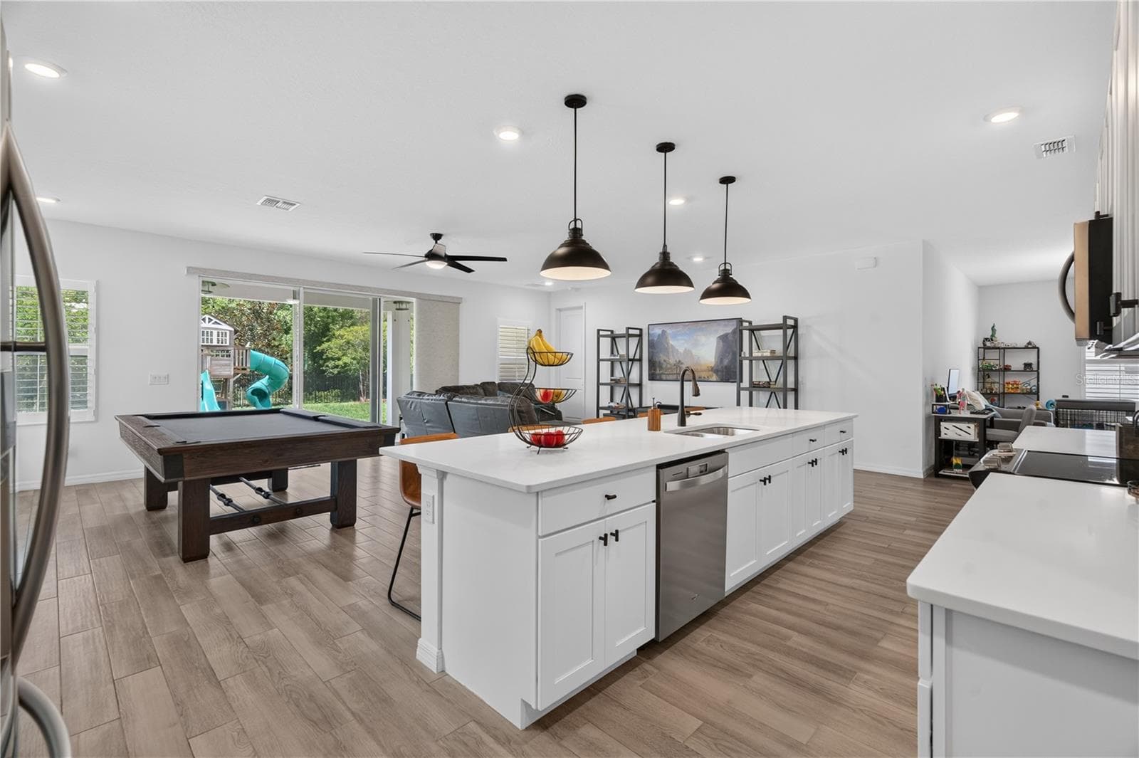 Stylish Pendant and Recessed Lighting - 1113 PEARL TREE RD, DELTONA