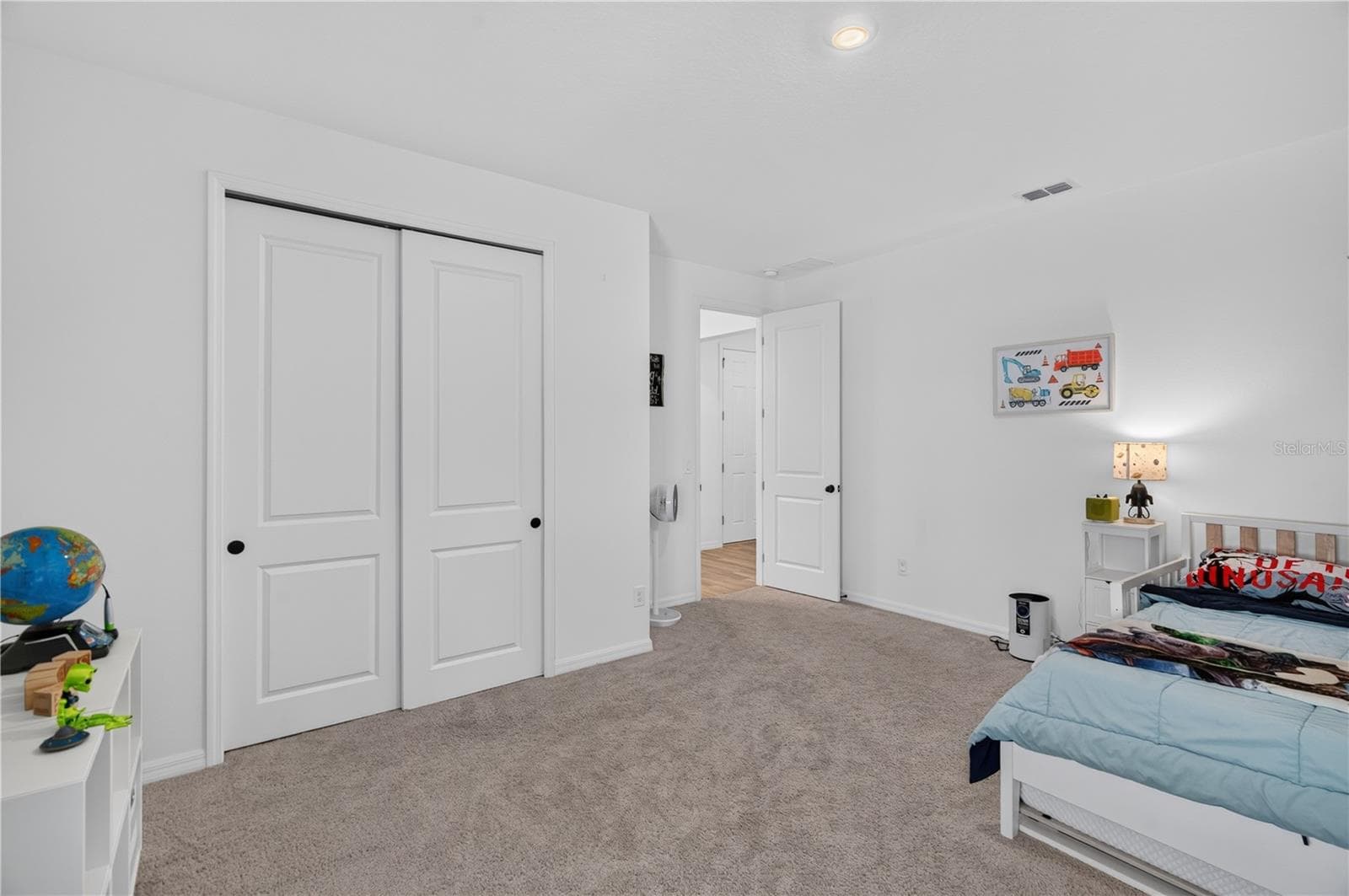 Third Bedroom with built-in closet - 1113 PEARL TREE RD, DELTONA
