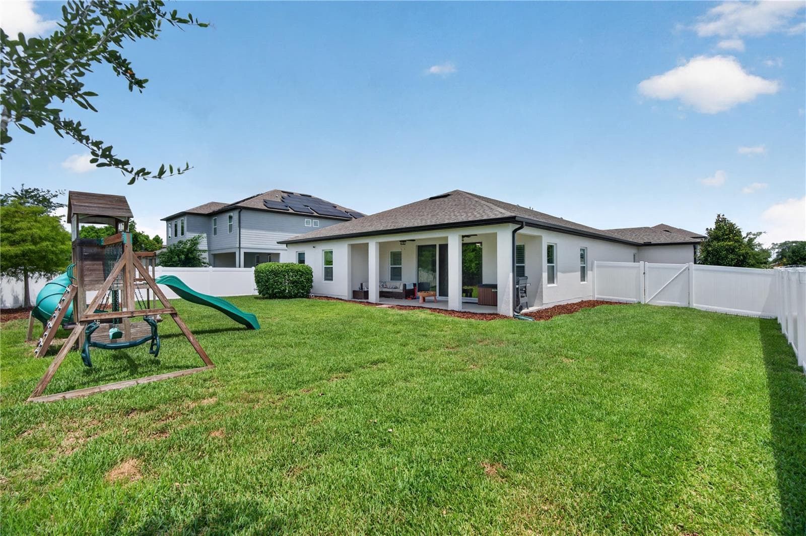 PVC Fence - 1113 PEARL TREE RD, DELTONA