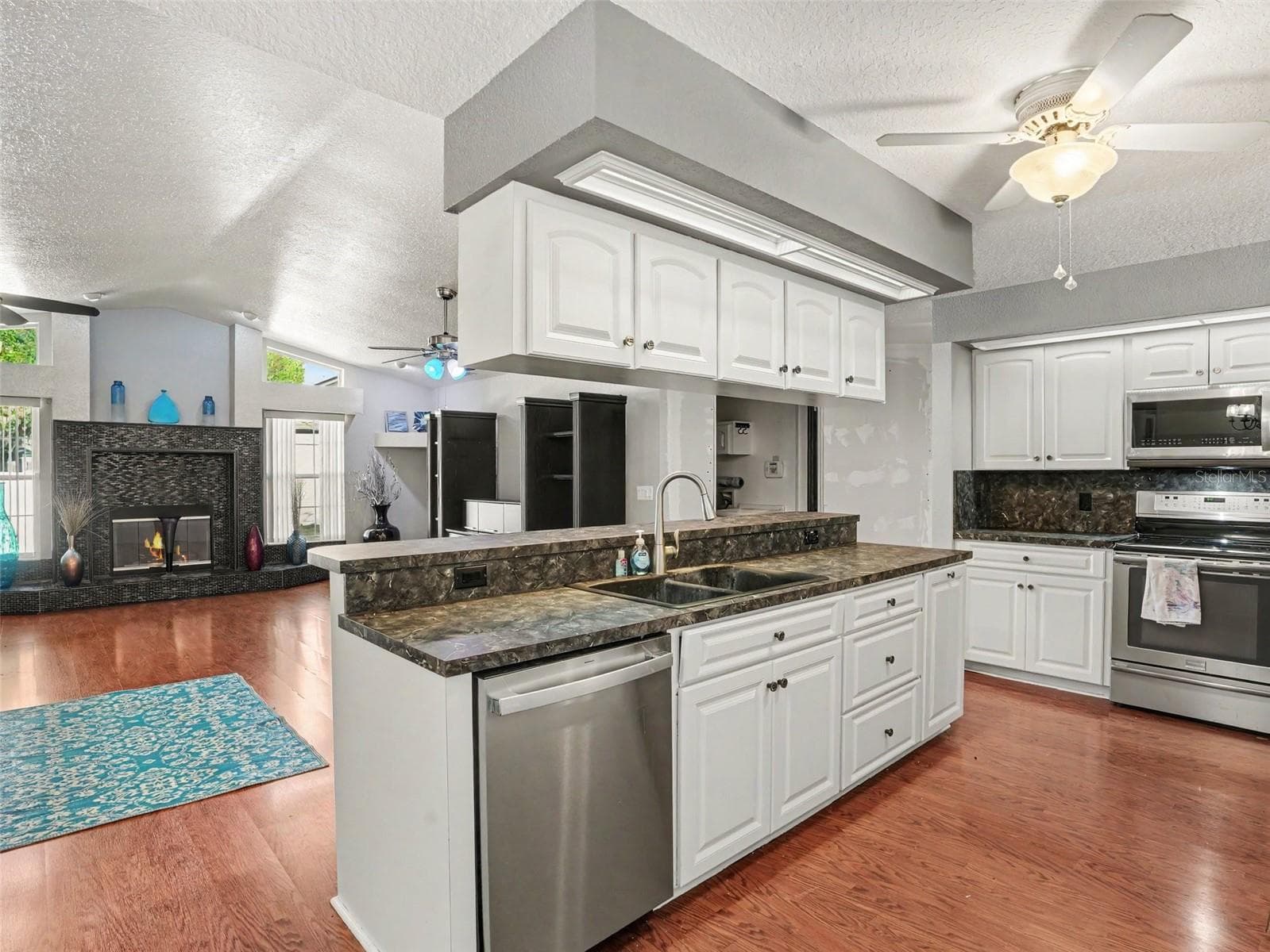 Single Family Residence at 2124 VELVET WAY, LAKELAND, photo 9 of 27