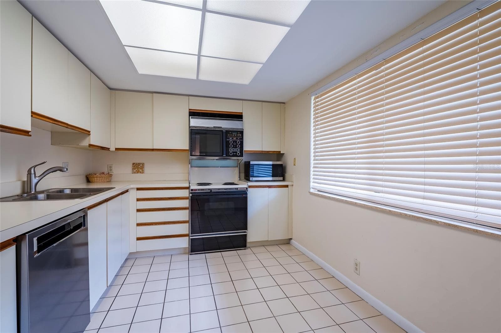Condominium at 3062 EASTLAND BLVD #406, CLEARWATER, photo 17 of 44