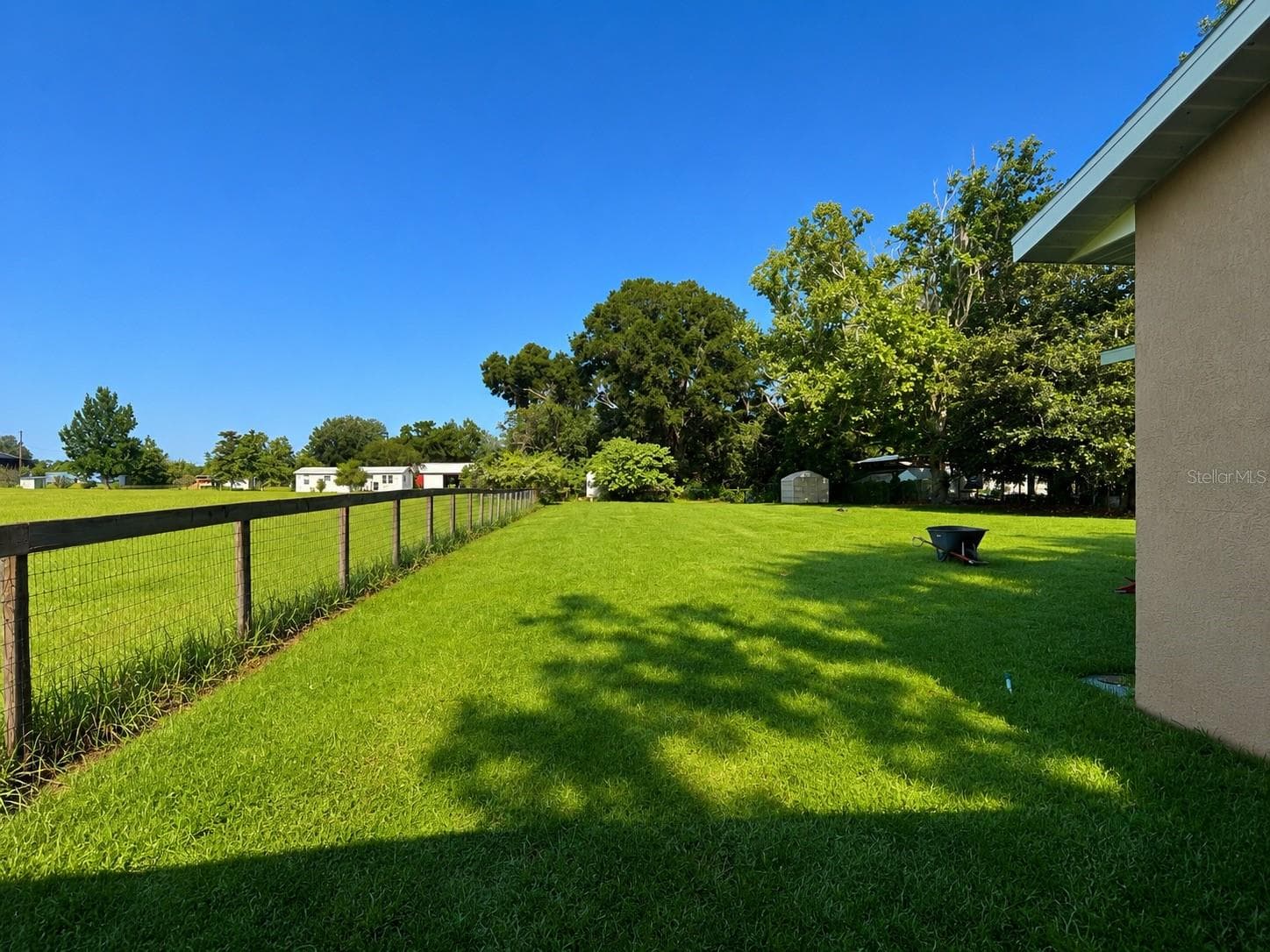 Side yard - 9390 NE 16TH TER, ANTHONY