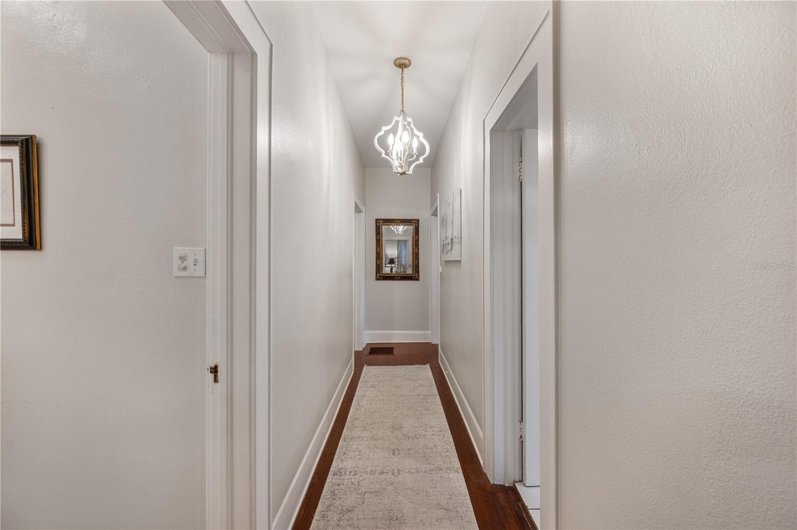 Hallway of bedrooms - 1102 MELTON AVE, LAKELAND