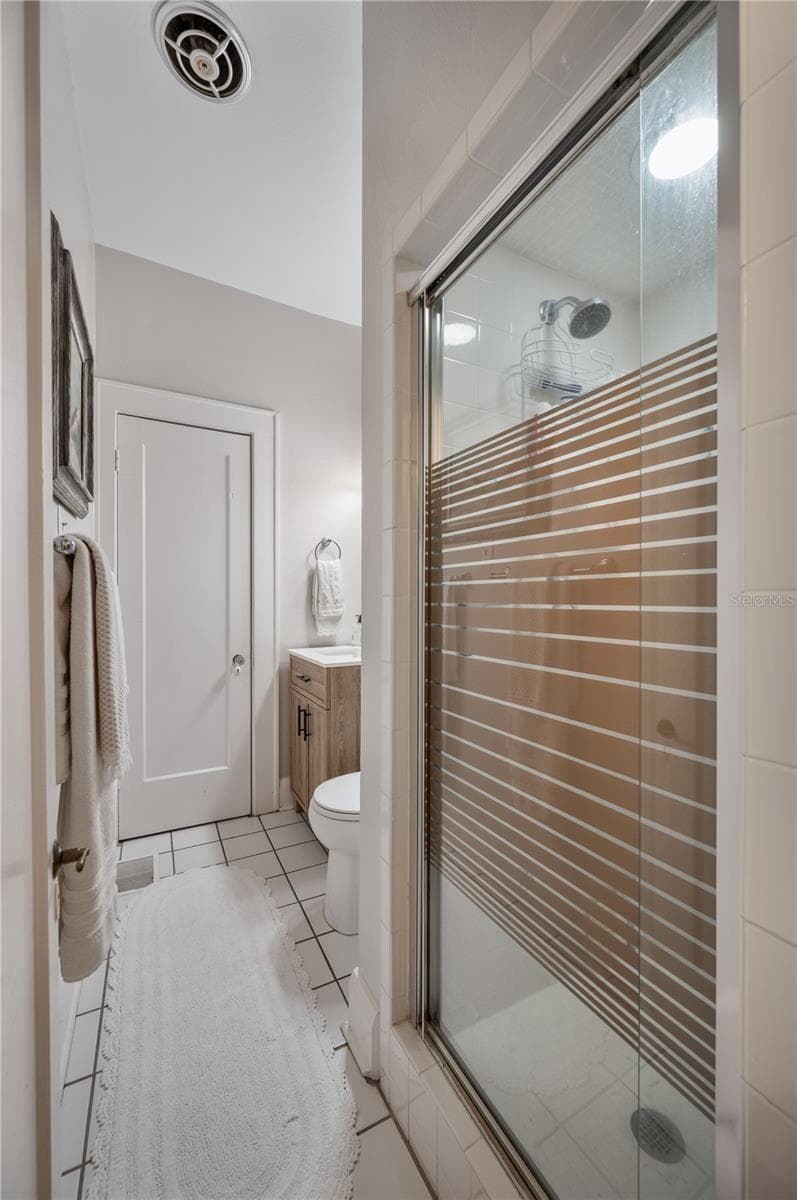 Bathroom 2 with walk-in shower - 1102 MELTON AVE, LAKELAND