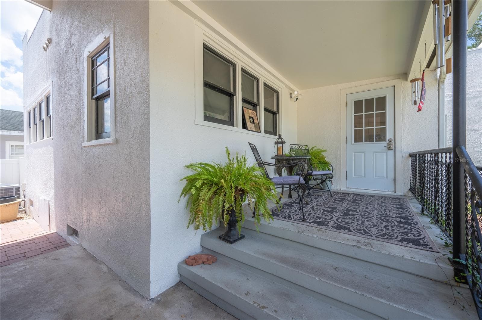 Side entrance and porch to main house from the garage/driveway - 1102 MELTON AVE, LAKELAND