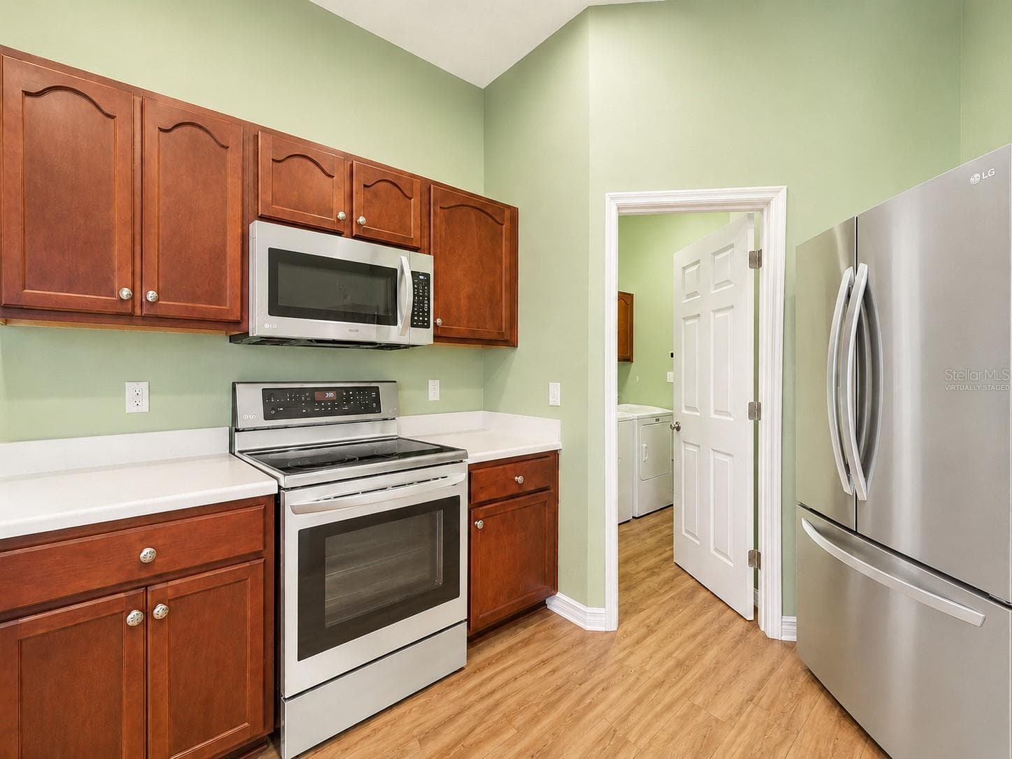 KitchenVirtually staged - 4908 CYPRESS HEAD CT, LEESBURG