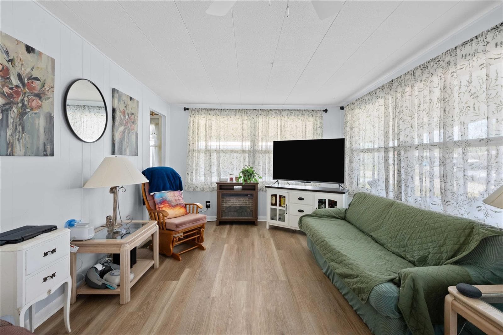 You will love the oversized living room - 5301 FLINT ST, ZEPHYRHILLS