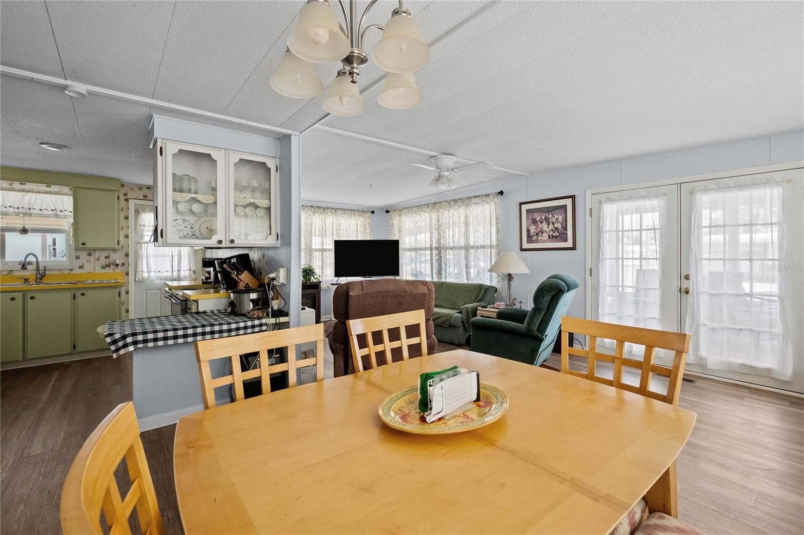 Plenty of room here for a big table - 5301 FLINT ST, ZEPHYRHILLS