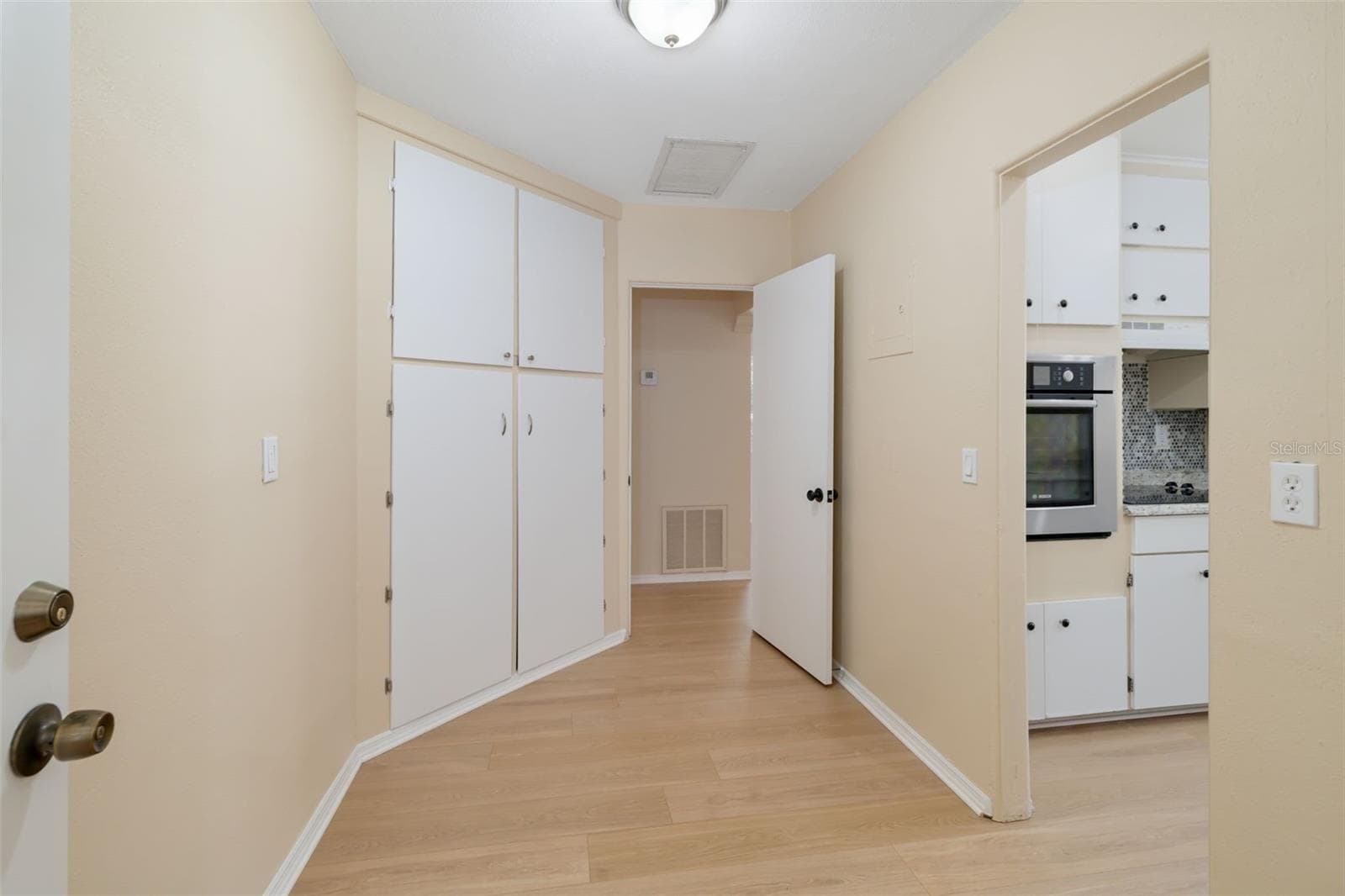 Walk In Pantry - 808 26TH ST W, BRADENTON