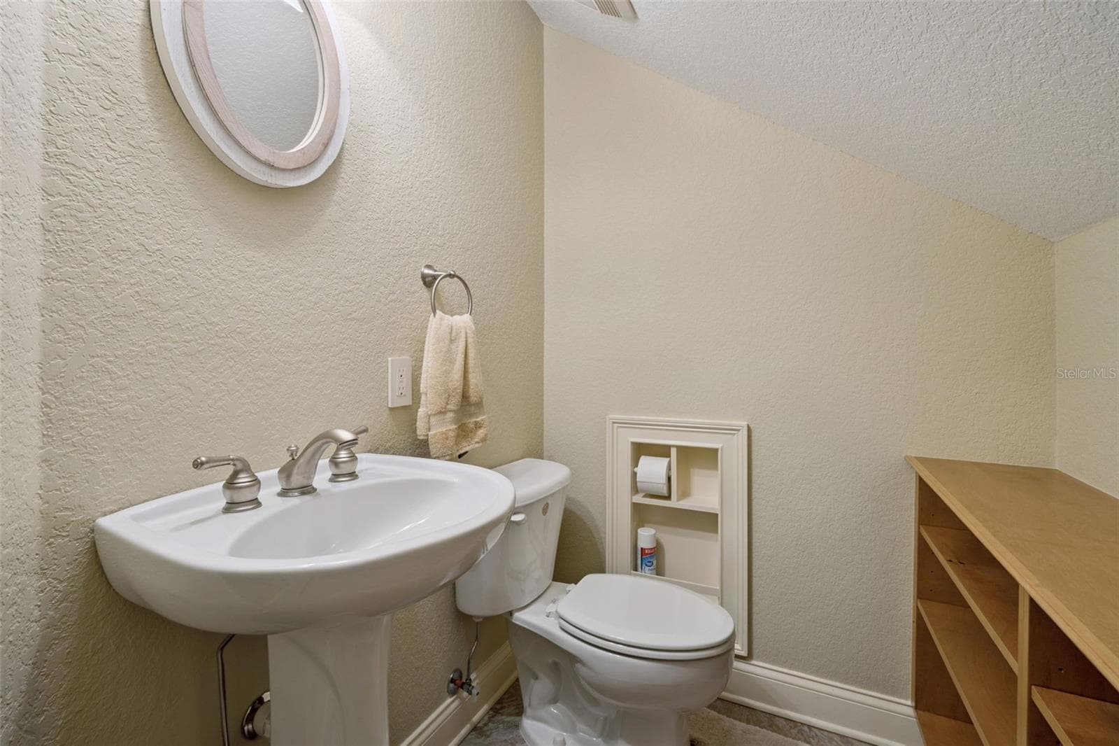 Theater / Media Room Bathroom - 605 OLD MOUNT DORA RD, EUSTIS