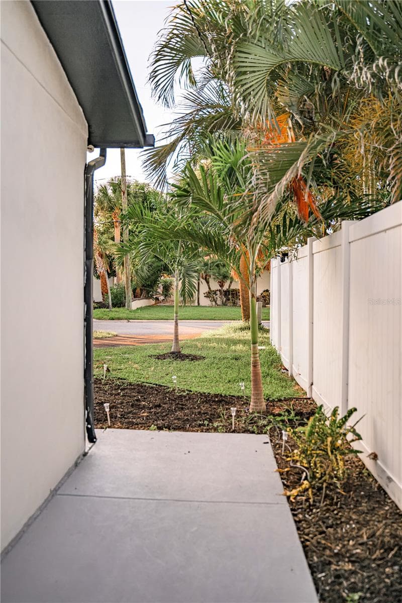 Single Family Residence at 1015 BOCA CIEGA ISLE DR, ST PETE BEACH, photo 38 of 51