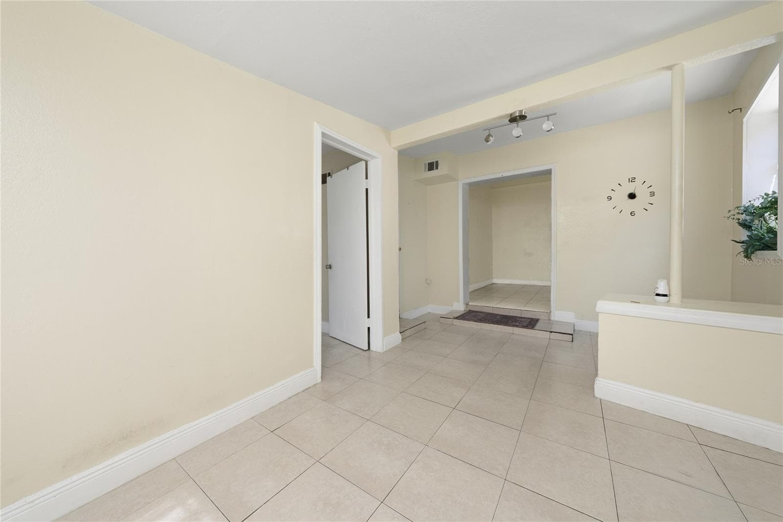 Single Family Residence at 4604 ROBBINS AVE, ORLANDO, photo 5 of 29