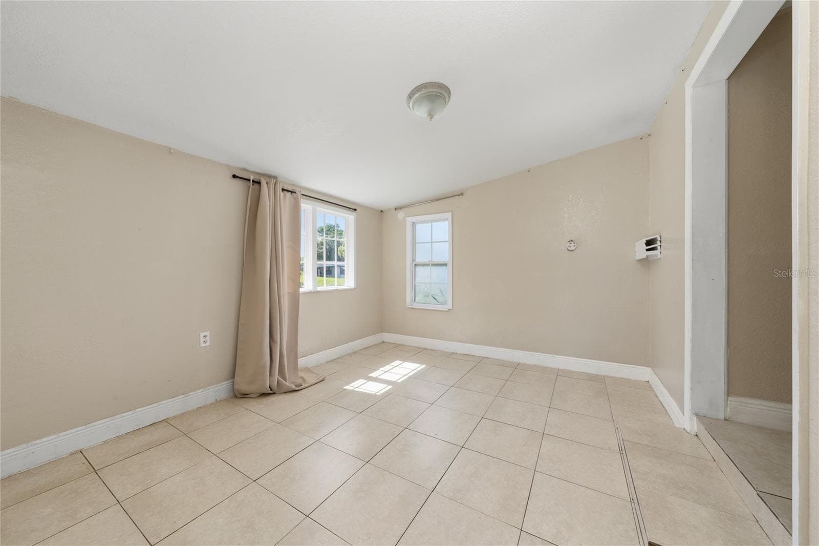 Single Family Residence at 4604 ROBBINS AVE, ORLANDO, photo 6 of 29