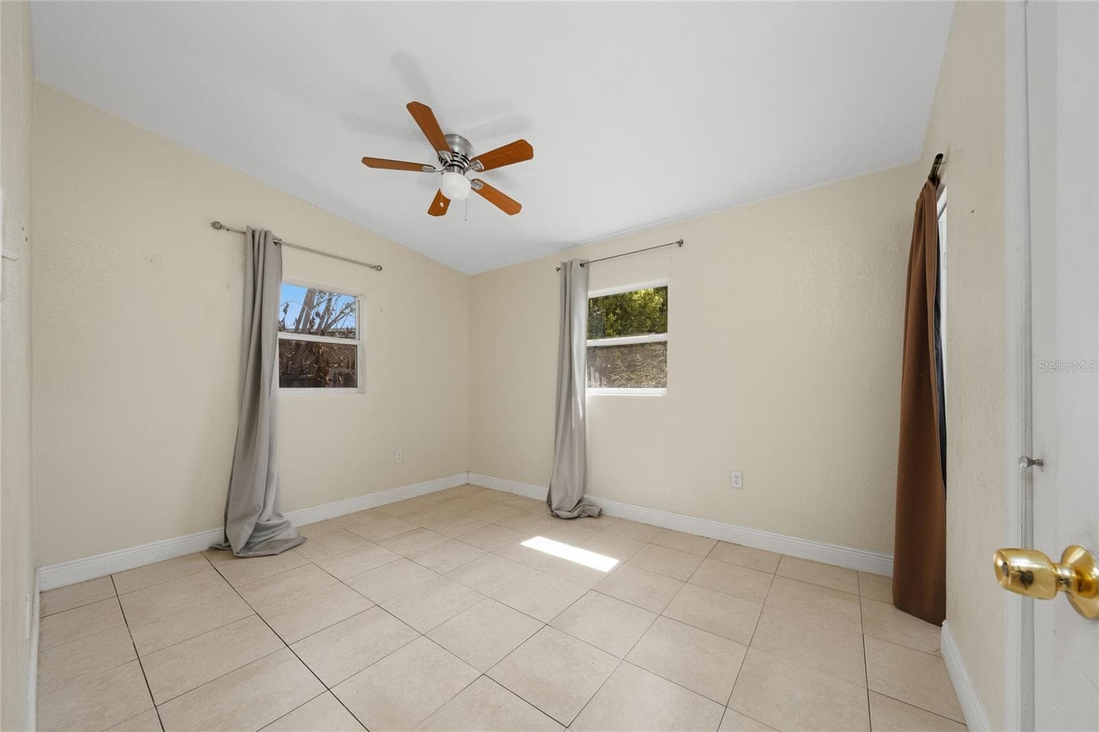 Single Family Residence at 4604 ROBBINS AVE, ORLANDO, photo 13 of 29