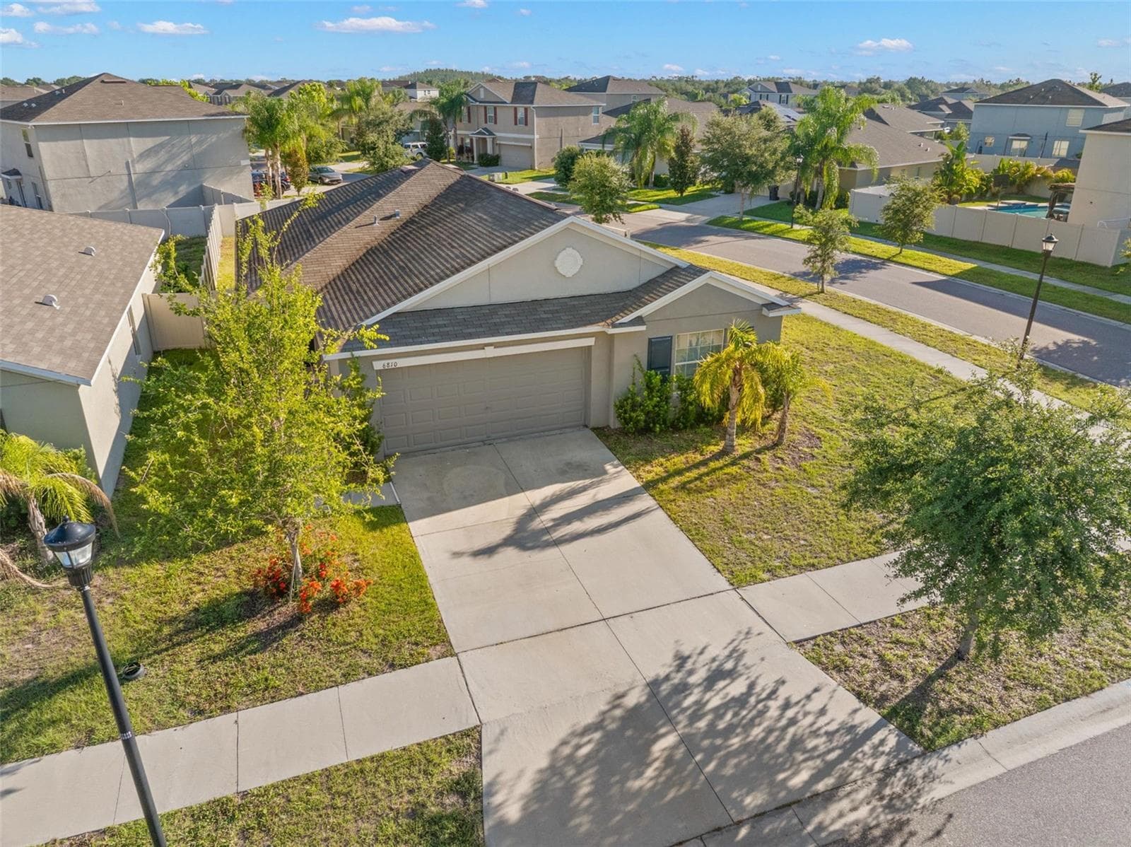 Vaulted ceilings and continuous tile flooring create an open, airy feel from the living room through the kitchen. A peninsula counter defines the kitchen without closing it off, keeping conversations and sightlines flowing naturally. - 6810 TRENT CREEK DR, SUN CITY CENTER