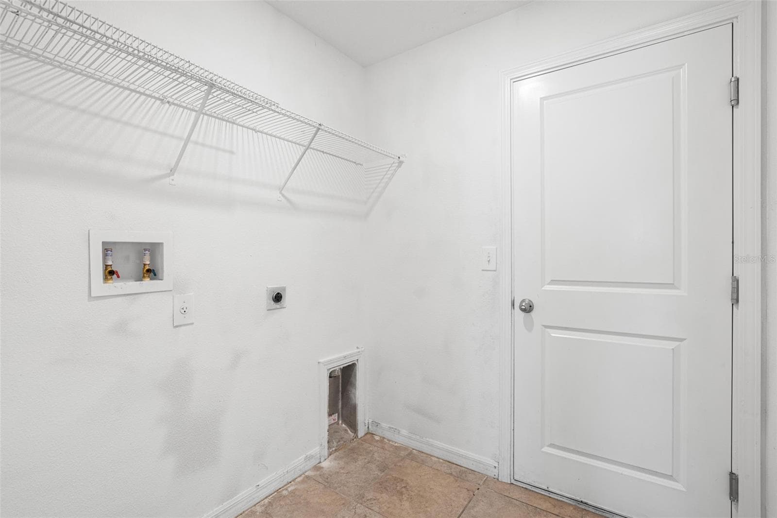 The corner-lot setting provides additional yard space, enhancing curb appeal and creating extra breathing room between neighboring homes. - 6810 TRENT CREEK DR, SUN CITY CENTER