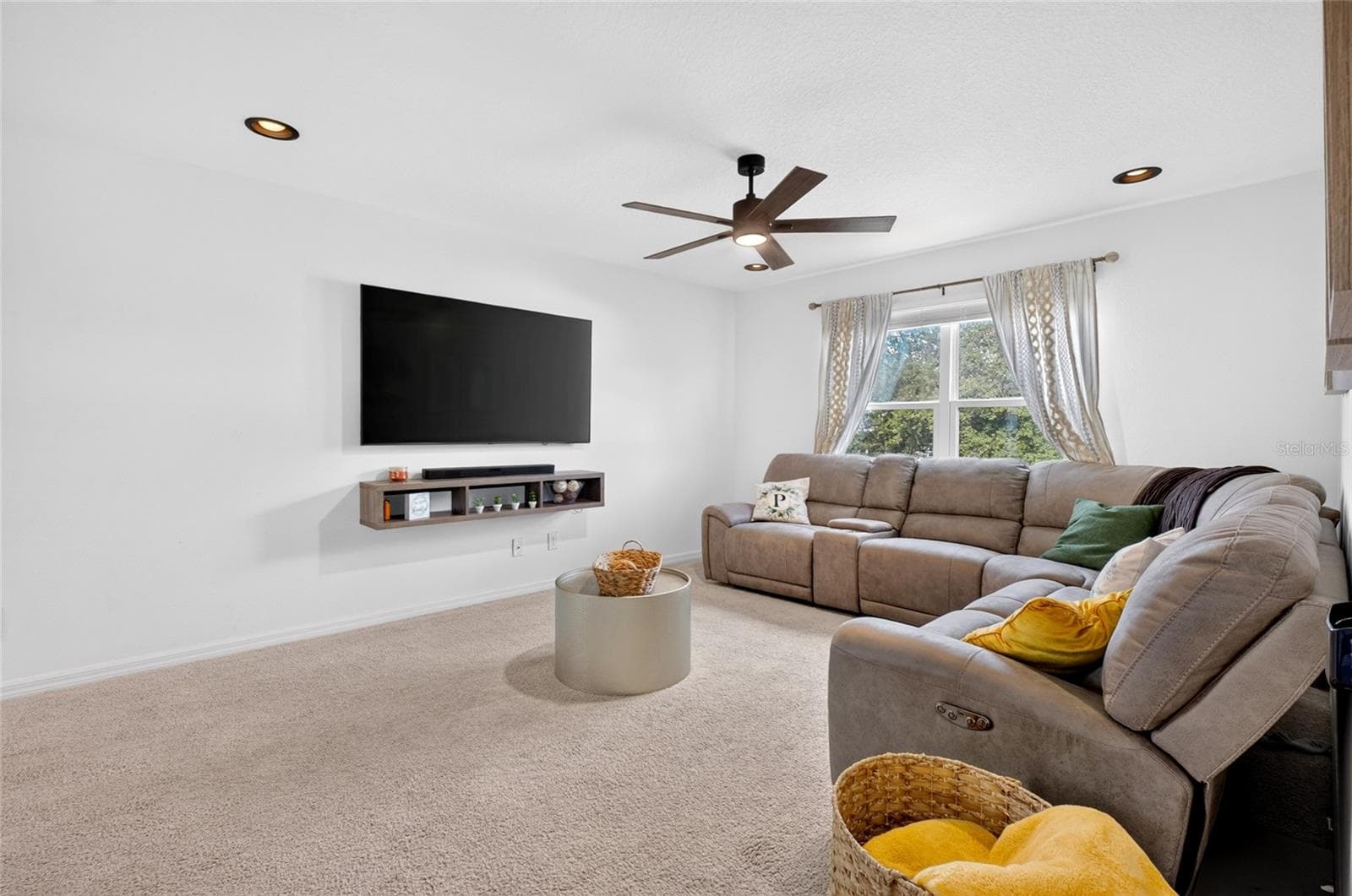 Single Family Residence at 9399 VILLANOVA DR, GROVELAND, photo 27 of 62