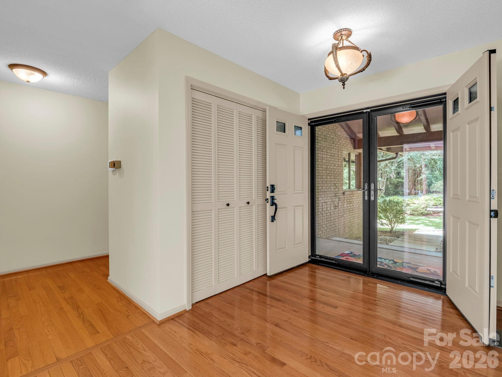 Foyer Entrance - Hendersonville