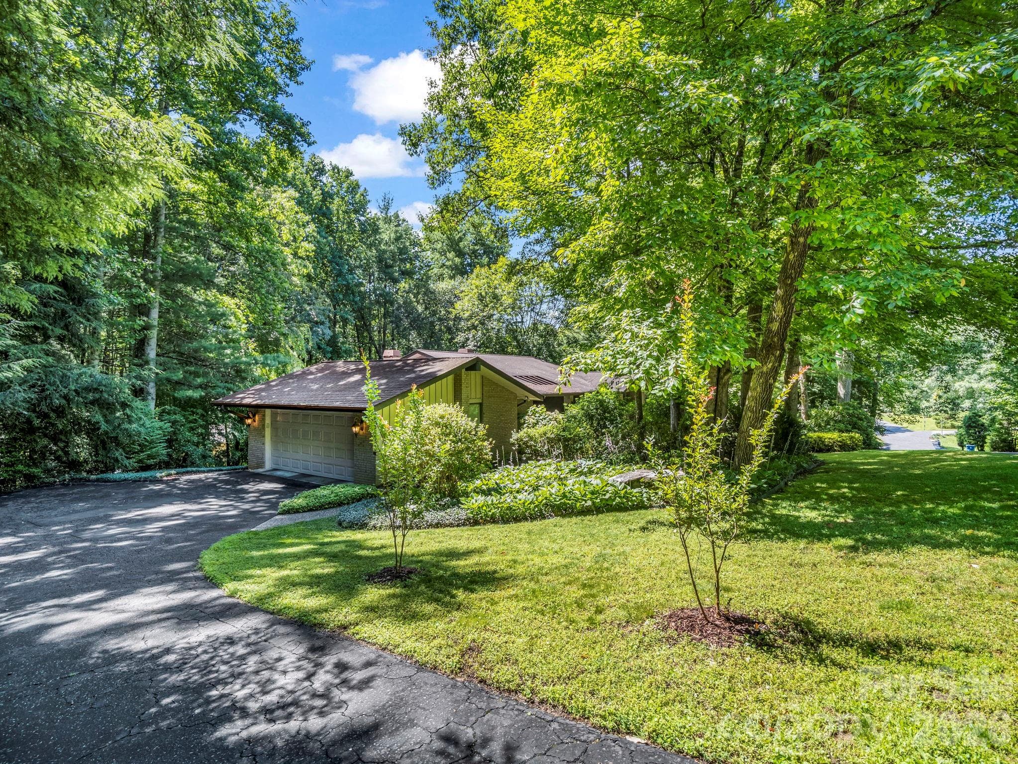 Driveway approach - 115 Woodhaven Drive - 115 Woodhaven Drive, Hendersonville